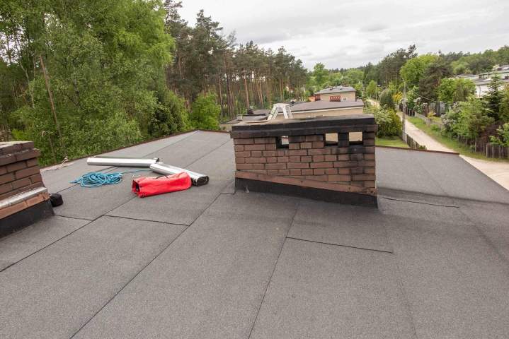 Petits travaux de maçonnerie liés à la toiture.